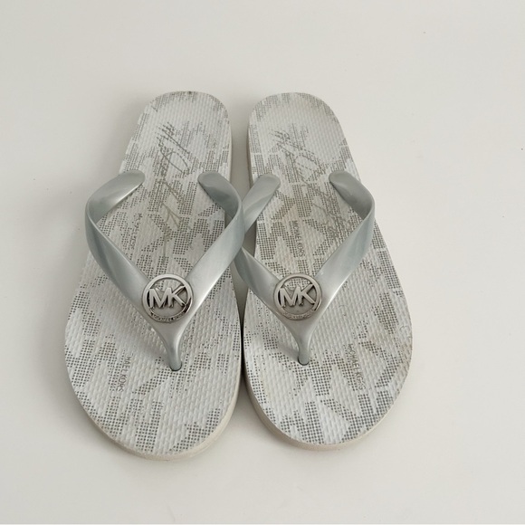 Michael Kors Metallic Silver Flip Flops - Picture 2 of 7